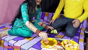 indian चिकनी चूत वाली पत्नी को पटाया और रसीली चुत को कुतिया बना कर और closeup में ख़ूब चोदा | साफ हिन्दी आवा